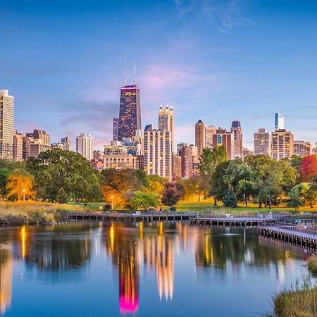 Entire Apartment In Heart Of Lincoln Park & Lake Sea And Beach Chicago Exterior photo