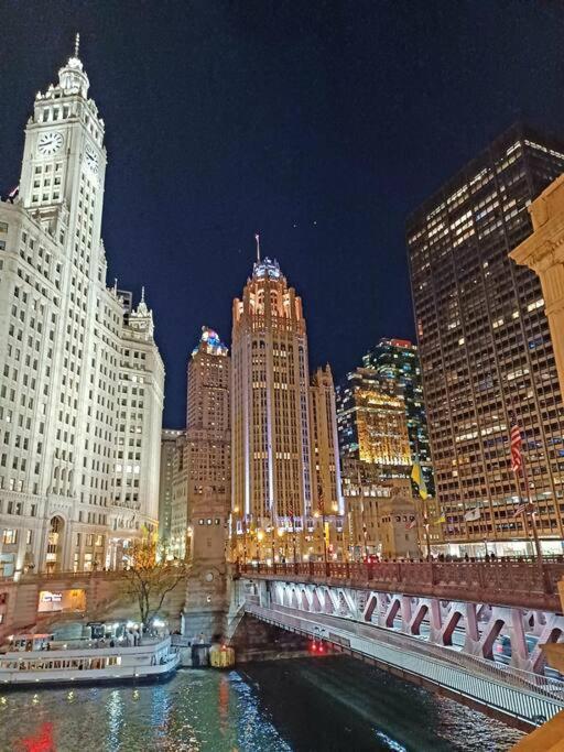 Entire Apartment In Heart Of Lincoln Park & Lake Sea And Beach Chicago Exterior photo