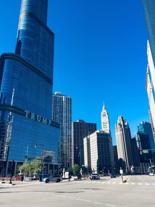 Entire Apartment In Heart Of Lincoln Park & Lake Sea And Beach Chicago Exterior photo