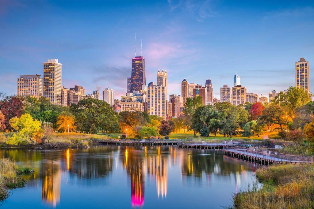 Entire Apartment In Heart Of Lincoln Park & Lake Sea And Beach Chicago Exterior photo